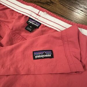 NEW Patagonia Men's Size XL Birds Shorts Unlined‎ Salmon